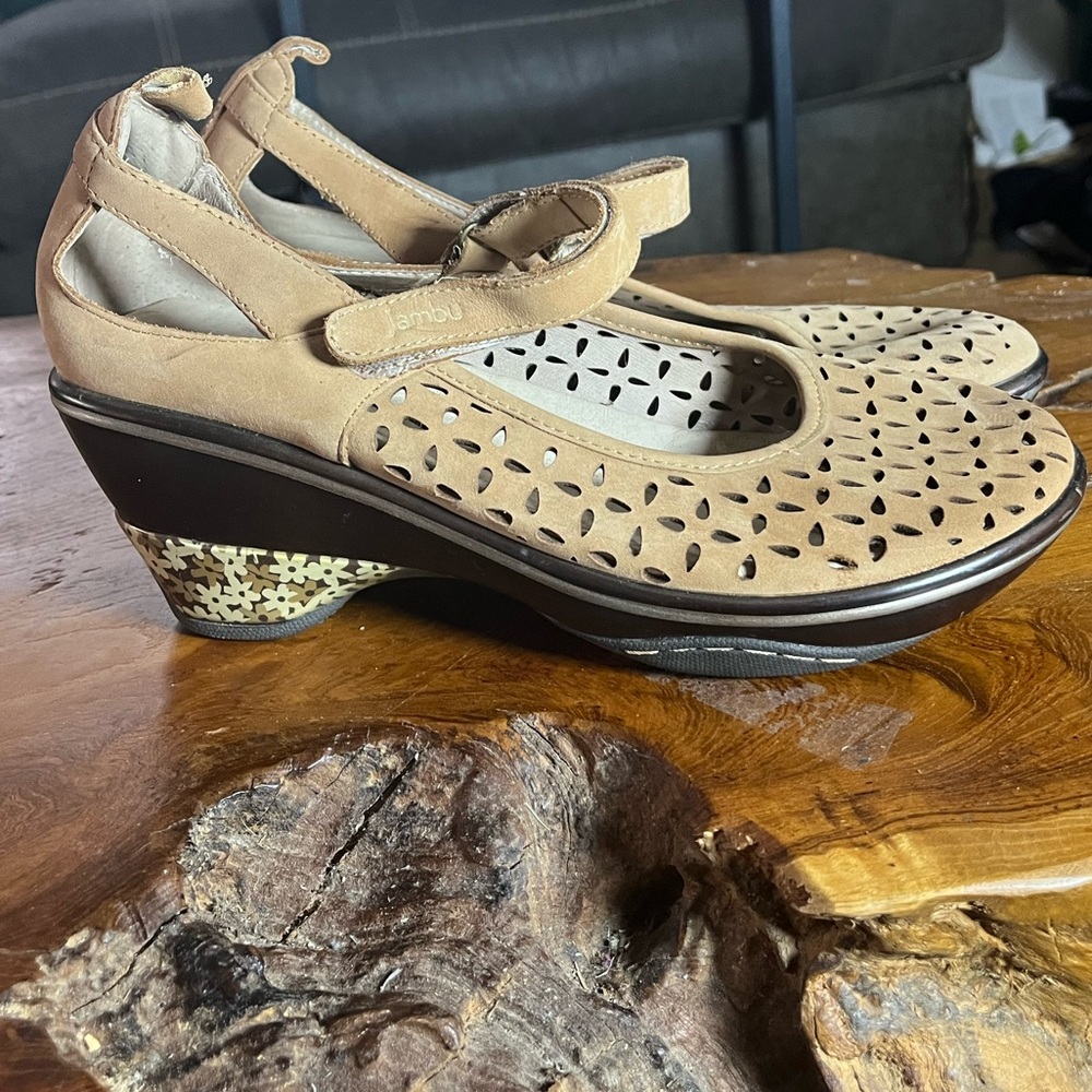 Jambu Journey Encore Leather Wedge Sandals Cutout Hook & Loop Womens 8.5 Comfort